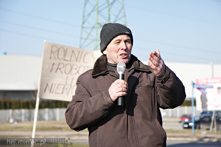 Kilkudziesięciu rolników protestowało na rondzie przy SSE Mielec