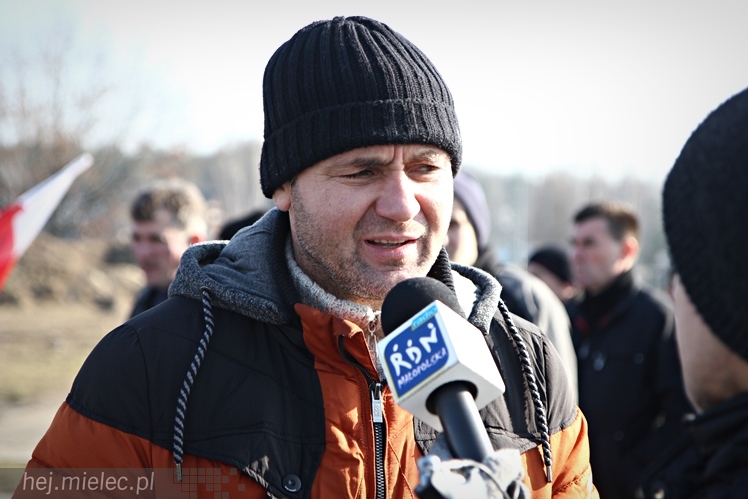 Kilkudziesięciu rolników protestowało na rondzie przy SSE Mielec