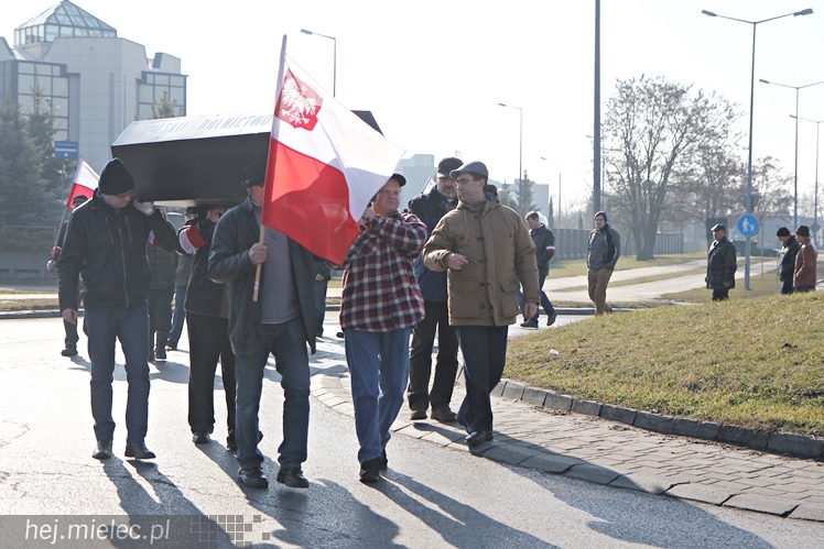 Kilkudziesięciu rolników protestowało na rondzie przy SSE Mielec
