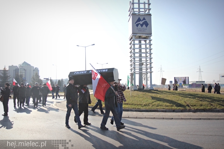 Kilkudziesięciu rolników protestowało na rondzie przy SSE Mielec