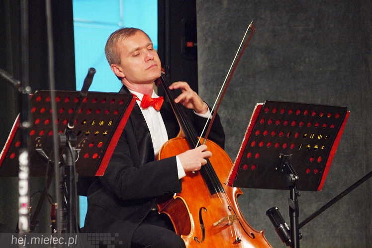 Artur Jaroń ze swoimi muzykami i solistami znów czarował mielczan