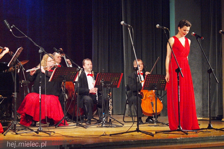 Artur Jaroń ze swoimi muzykami i solistami znów czarował mielczan