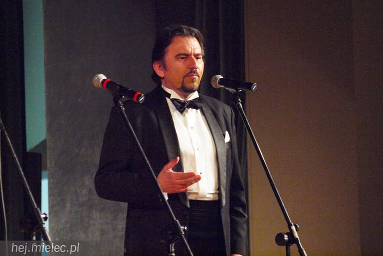 Artur Jaroń ze swoimi muzykami i solistami znów czarował mielczan