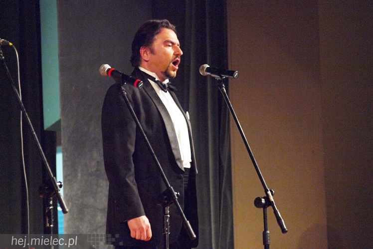 Artur Jaroń ze swoimi muzykami i solistami znów czarował mielczan