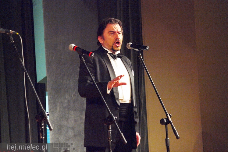 Artur Jaroń ze swoimi muzykami i solistami znów czarował mielczan