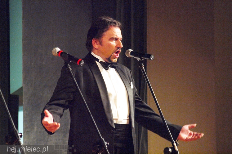 Artur Jaroń ze swoimi muzykami i solistami znów czarował mielczan