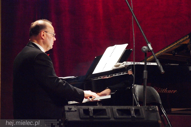 Artur Jaroń ze swoimi muzykami i solistami znów czarował mielczan