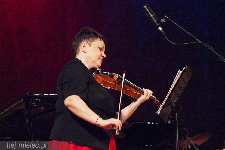 Artur Jaroń ze swoimi muzykami i solistami znów czarował mielczan