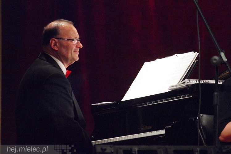 Artur Jaroń ze swoimi muzykami i solistami znów czarował mielczan