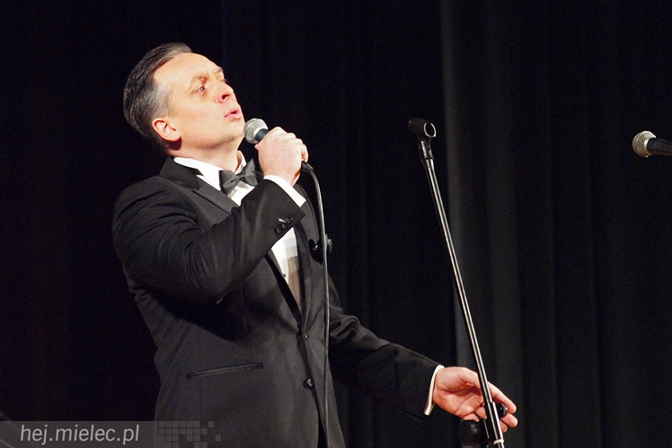 Artur Jaroń ze swoimi muzykami i solistami znów czarował mielczan
