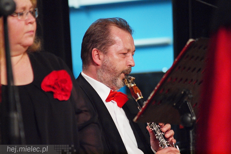 Artur Jaroń ze swoimi muzykami i solistami znów czarował mielczan