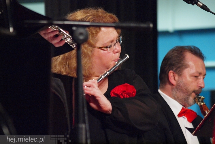 Artur Jaroń ze swoimi muzykami i solistami znów czarował mielczan