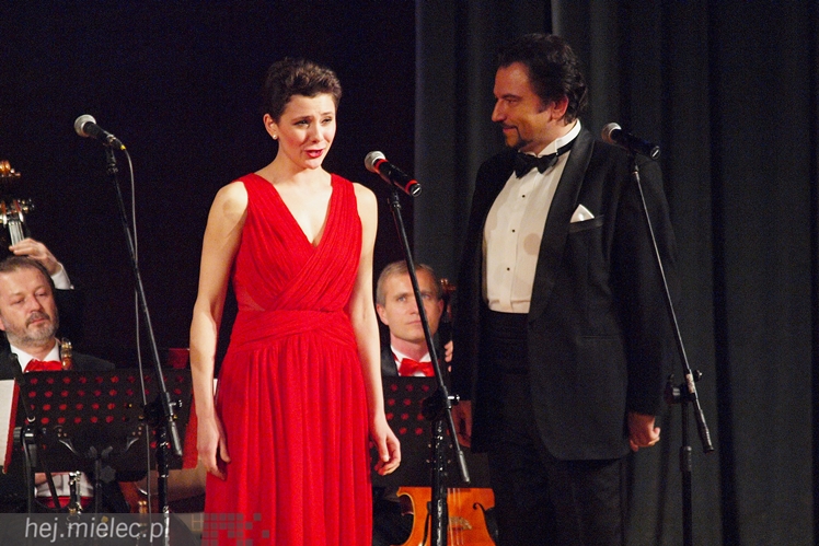 Artur Jaroń ze swoimi muzykami i solistami znów czarował mielczan