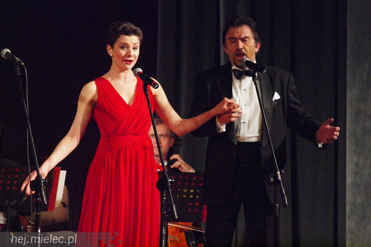 Artur Jaroń ze swoimi muzykami i solistami znów czarował mielczan