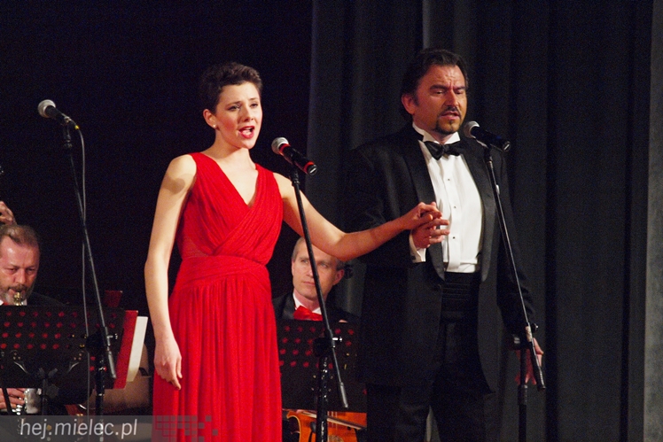 Artur Jaroń ze swoimi muzykami i solistami znów czarował mielczan