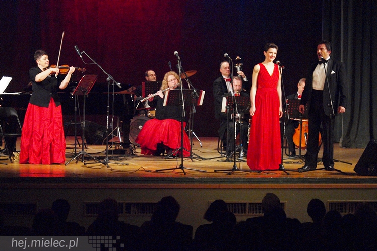 Artur Jaroń ze swoimi muzykami i solistami znów czarował mielczan