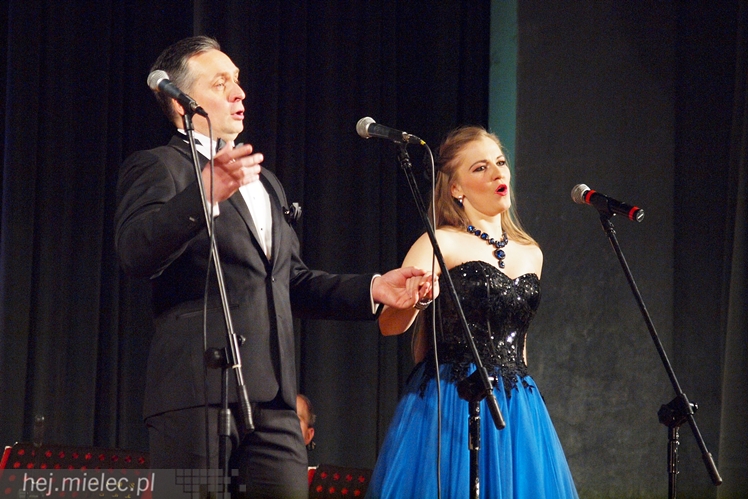 Artur Jaroń ze swoimi muzykami i solistami znów czarował mielczan