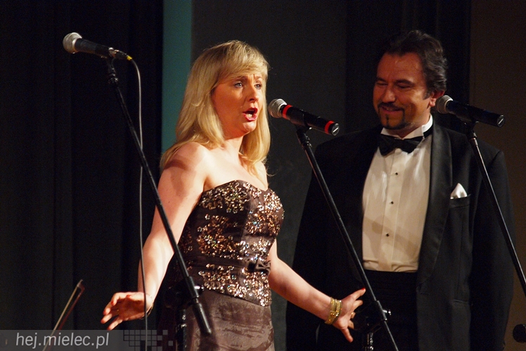 Artur Jaroń ze swoimi muzykami i solistami znów czarował mielczan