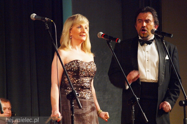 Artur Jaroń ze swoimi muzykami i solistami znów czarował mielczan