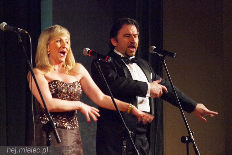 Artur Jaroń ze swoimi muzykami i solistami znów czarował mielczan