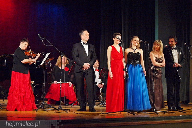 Artur Jaroń ze swoimi muzykami i solistami znów czarował mielczan