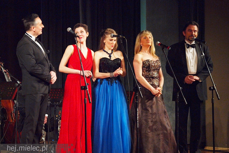 Artur Jaroń ze swoimi muzykami i solistami znów czarował mielczan