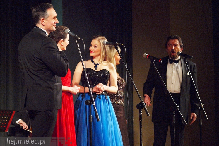 Artur Jaroń ze swoimi muzykami i solistami znów czarował mielczan