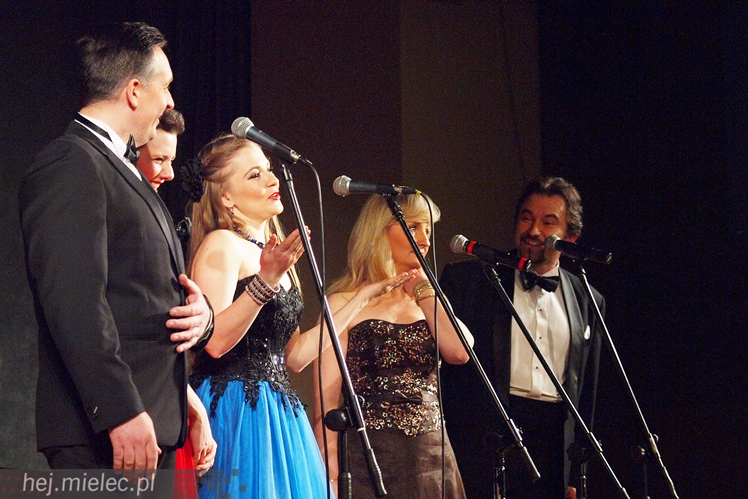 Artur Jaroń ze swoimi muzykami i solistami znów czarował mielczan