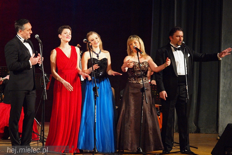 Artur Jaroń ze swoimi muzykami i solistami znów czarował mielczan