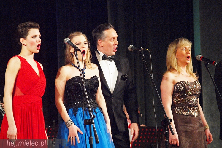 Artur Jaroń ze swoimi muzykami i solistami znów czarował mielczan