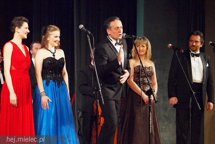 Artur Jaroń ze swoimi muzykami i solistami znów czarował mielczan