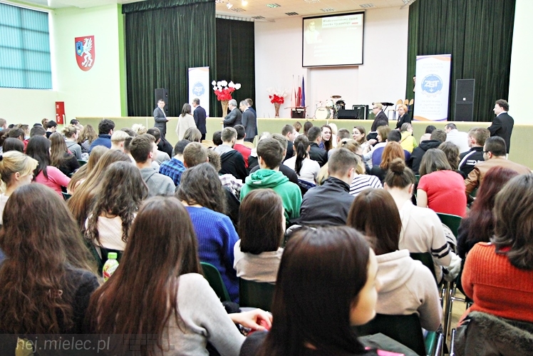 Międzynarodowy Dzień Języka Ojczystego w Mielcu - uroczystości w ZST