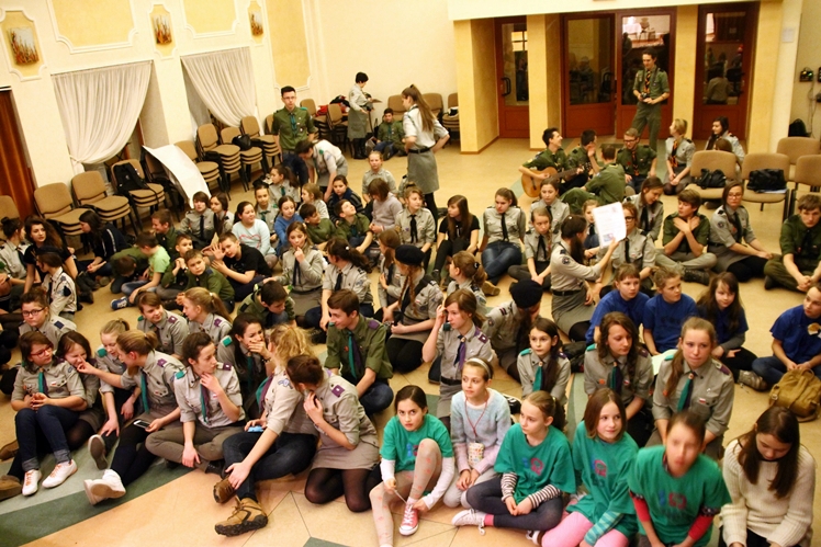 Gra miejska oraz kominek na Dzień Myśli Braterskiej