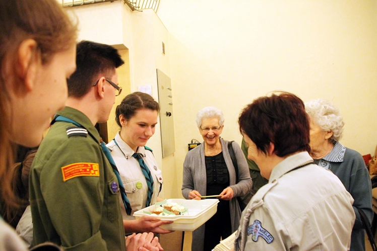 Gra miejska oraz kominek na Dzień Myśli Braterskiej