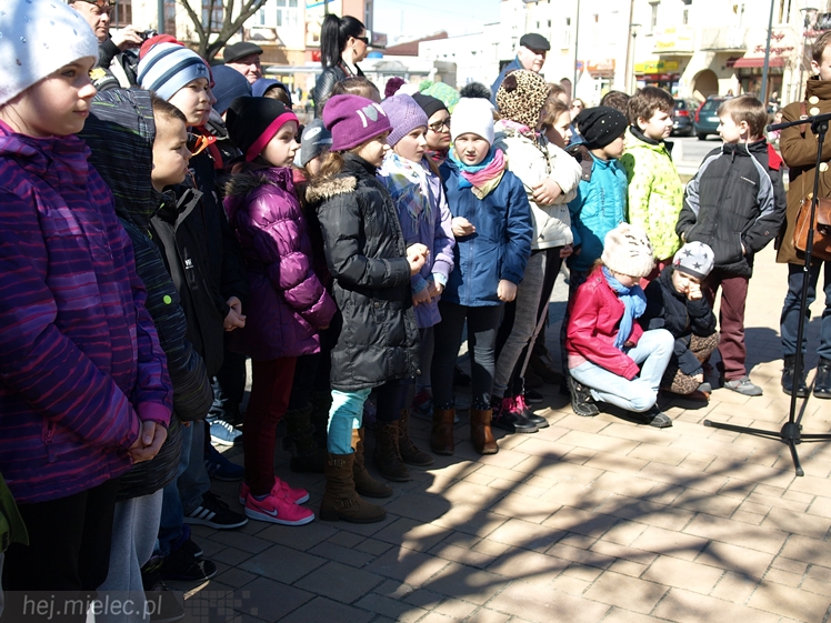 Gryf Mielecki przemówił! Przypomina historię miasta! I ryczy!