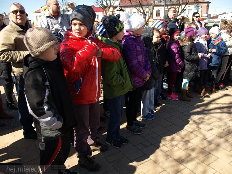 Gryf Mielecki przemówił! Przypomina historię miasta! I ryczy!