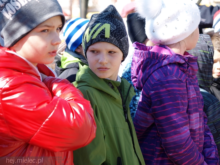 Gryf Mielecki przemówił! Przypomina historię miasta! I ryczy!