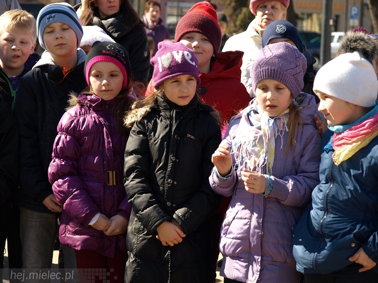Gryf Mielecki przemówił! Przypomina historię miasta! I ryczy!