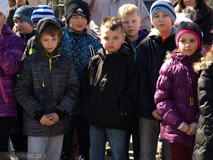 Gryf Mielecki przemówił! Przypomina historię miasta! I ryczy!