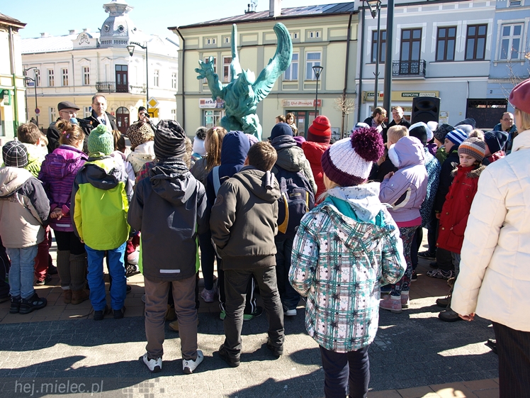 Gryf Mielecki przemówił! Przypomina historię miasta! I ryczy!
