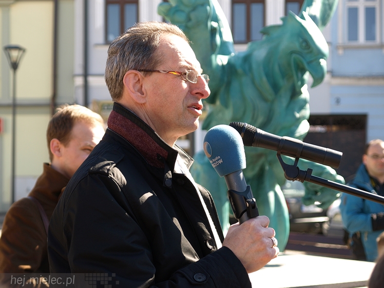 Gryf Mielecki przemówił! Przypomina historię miasta! I ryczy!