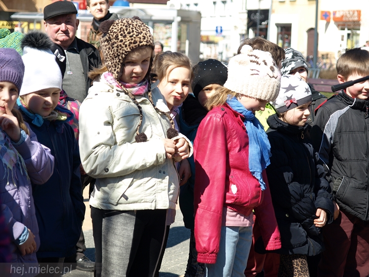 Gryf Mielecki przemówił! Przypomina historię miasta! I ryczy!