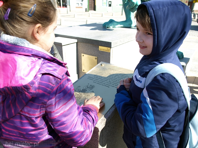 Gryf Mielecki przemówił! Przypomina historię miasta! I ryczy!