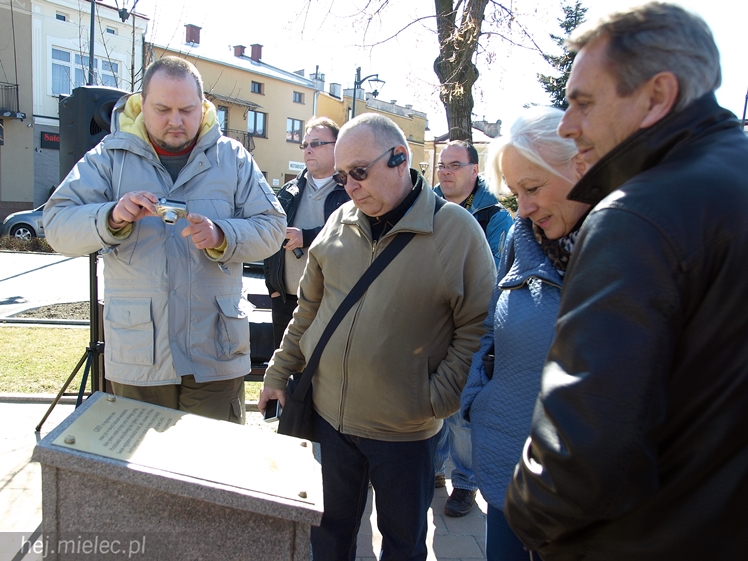 Gryf Mielecki przemówił! Przypomina historię miasta! I ryczy!