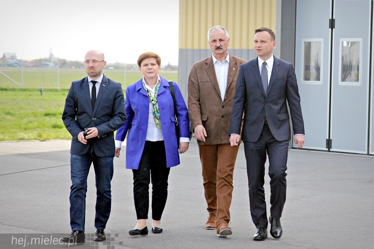 Andrzej Duda w Mielcu. Konferencja prasowa ws. przetargu na śmigłowce dla wojska