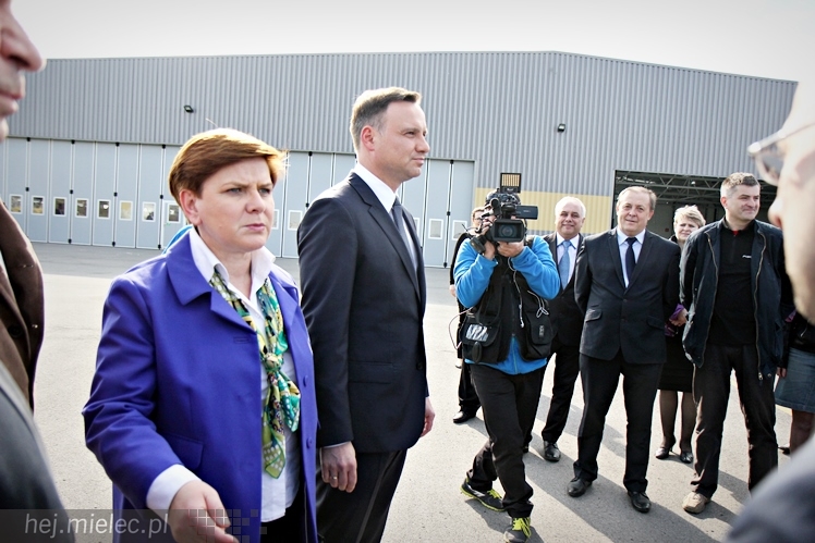 Andrzej Duda w Mielcu. Konferencja prasowa ws. przetargu na śmigłowce dla wojska