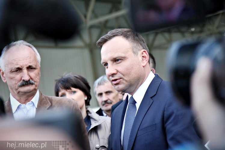 Andrzej Duda w Mielcu. Konferencja prasowa ws. przetargu na śmigłowce dla wojska
