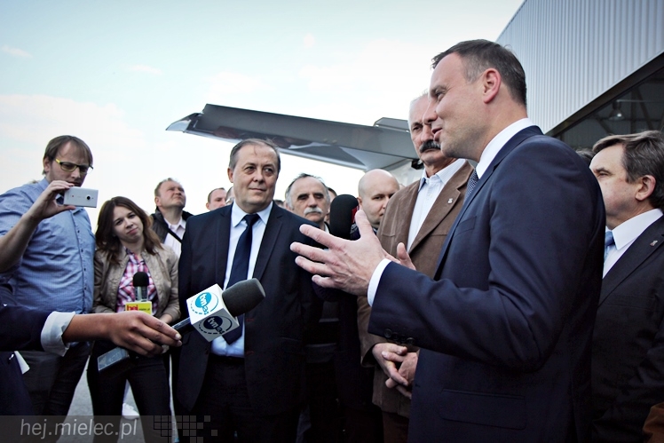 Andrzej Duda w Mielcu. Konferencja prasowa ws. przetargu na śmigłowce dla wojska