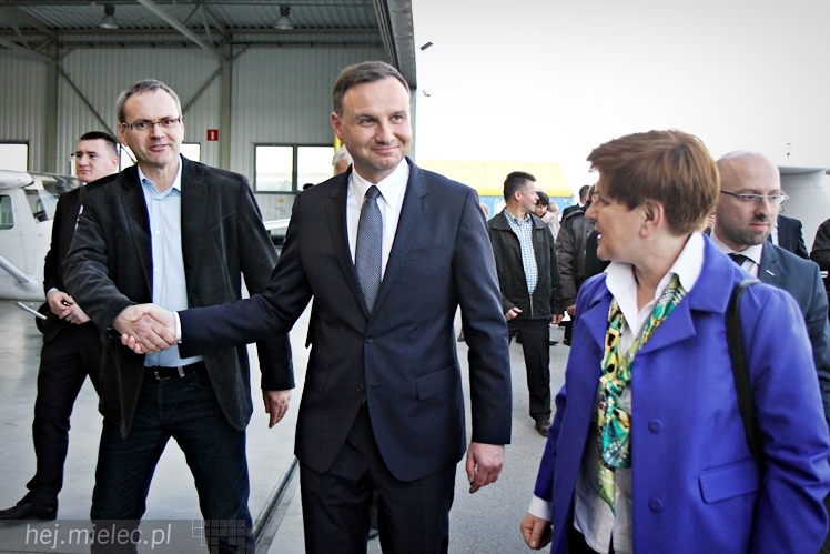 Andrzej Duda w Mielcu. Konferencja prasowa ws. przetargu na śmigłowce dla wojska