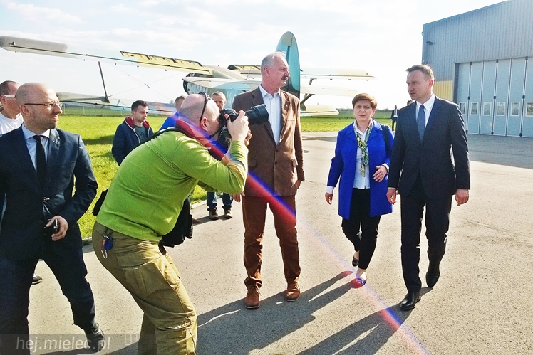 Andrzej Duda w Mielcu. Konferencja prasowa ws. przetargu na śmigłowce dla wojska
